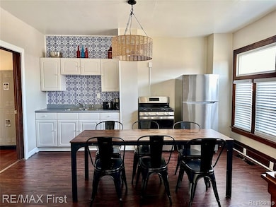 268 Cesar e Chavez Ave, Pontiac, MI 48342 - photo 3