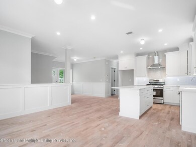 526 Drumgoole Rd E, Staten Island, NY 10312 - photo 4