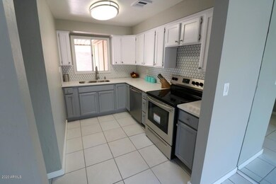 7663 E Minnezona Ave unit C12, Scottsdale, AZ 85251 - photo 6