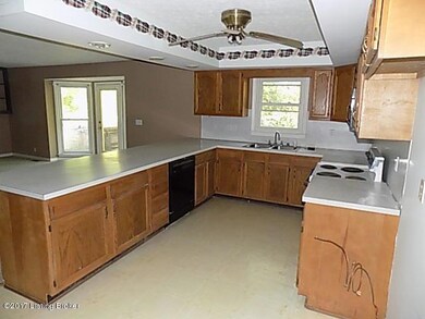 7621 Newton Ct, Louisville, KY 40228 - photo 3