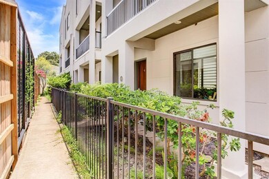 802 Waverly St unit B, Houston, TX 77007 - photo 3