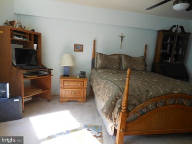 3411 Lindenwood Dr, Laurel, MD 20724 - photo 2