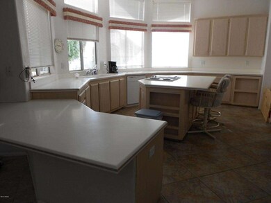 Marvelous kitchen look to golf course