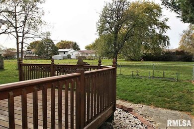 6404 N Howell St, Davenport, IA 52806 - photo 4