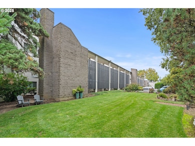 790 SE Webber St unit 104, Portland, OR 97202 - photo 2