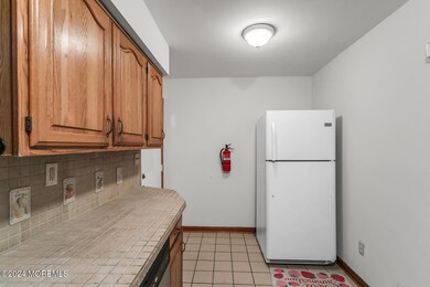 321 Spring St 3 Red Bank NJ-large-011-00