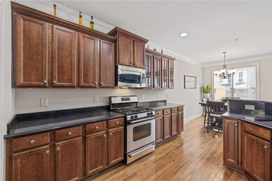 Open Concept Kitchen/Eat In Kitchen