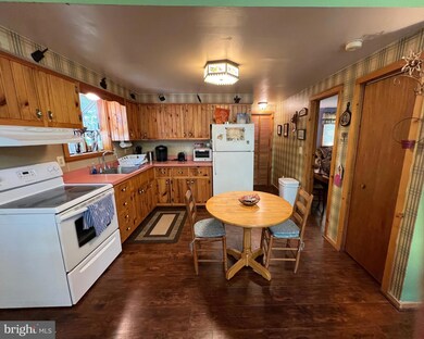 754 Oak Forest Ln, Berkeley Springs, WV 25411 - photo 6