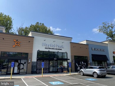 7906 Bressingham Dr, Fairfax Station, VA 22039 - photo 5