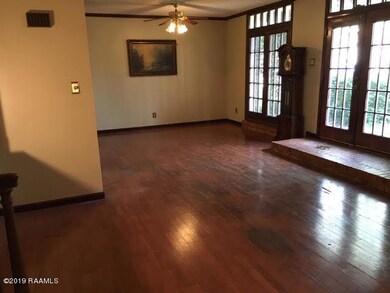 Living w dining in rear front entry righ