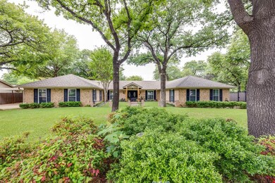 1306 Woodvine Dr, Euless, TX 76040 - photo 4