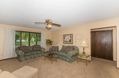 2414 W Fallcreek Ct, Grand Forks, ND 58201 - photo 7