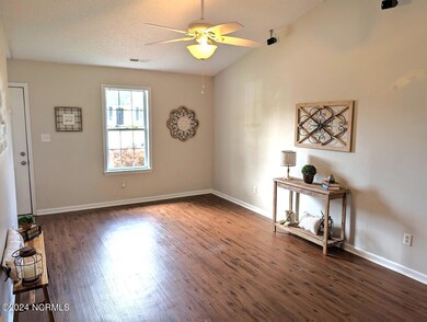 109 Creekview Dr, Jacksonville, NC 28540 - photo 5