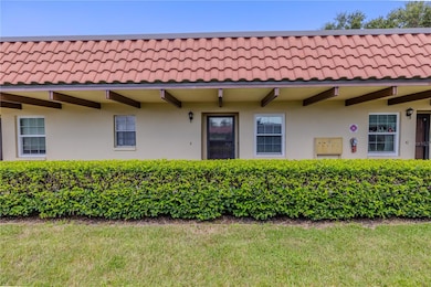 1 bedroom, 1 bath villa in the 55+ community of Pinehurst Village in Dunedin, Florida