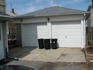 186 Hughes Ave, Pawtucket, RI 02861 - photo 3