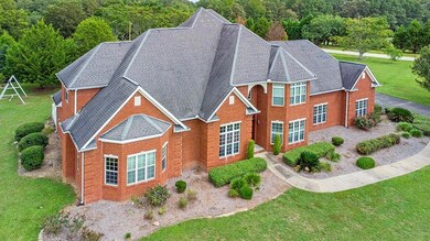 View of front of property featuring a front lawn