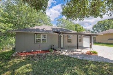 405 S Jefferson St, Raymore, MO 64083 - photo 3