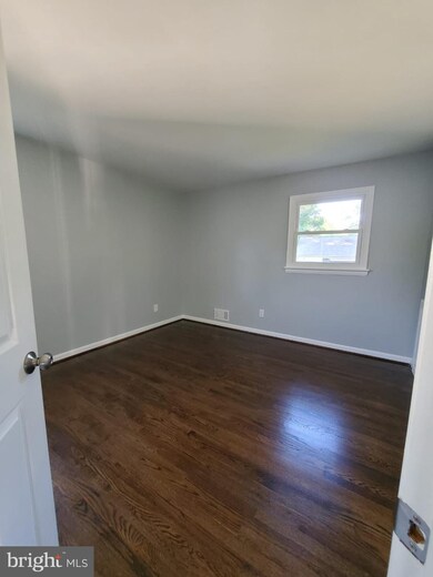 7511 Devries Dr, Lorton, VA 22079 - photo 2