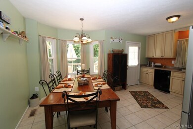 Kitchen renovated less than a year ago.