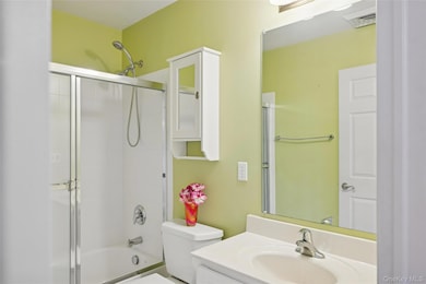 1228 Willow Ln, Valley Stream, NY 11580 - photo 4