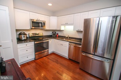 11533 Buttonwood Ct, Reston, VA 20191 - photo 3