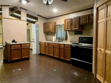 Kitchen / Dining Area
