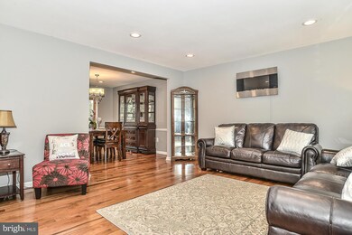 8006 Lake Pleasant Dr, Springfield, VA 22153 - photo 6