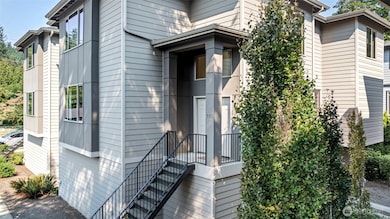 553 SE Andrews St unit B, Issaquah, WA 98027 - photo 2