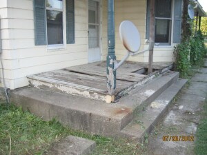 119 N Madison St, Grand View, IA 52752 - photo 2