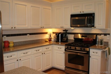 Kitchen with stainless appliances, includes a 5-bu