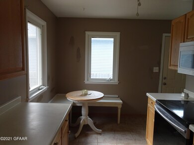 919 S 20th St, Grand Forks, ND 58201 - photo 7