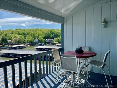 Vaulted, covered top floor deck