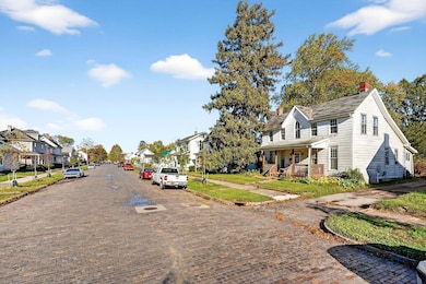 374 E Franklin St (37)