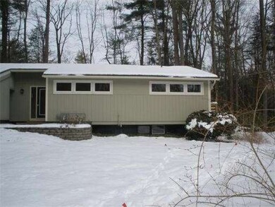 32 Hickory Ln, Amherst, MA 01002 - photo 5