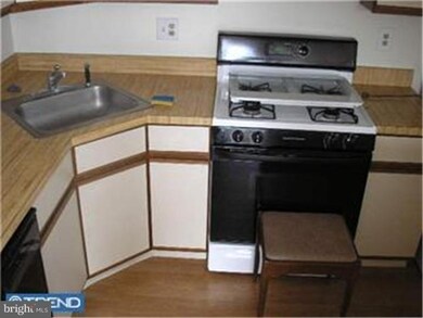 38 Powell Ct, Hightstown, NJ 08520 - photo 4