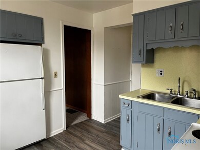 824 Kitchen