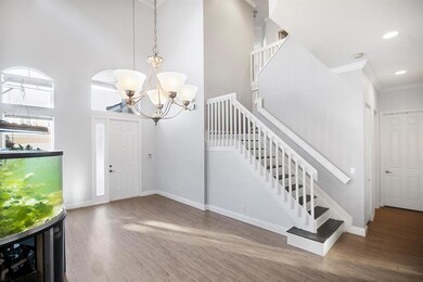 1053 Grove Park Cir-large-008-27-Foyer-1