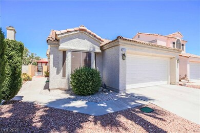 Sparkling Pool & Spa! 3 bedroom, 2 1/2 bath, maste