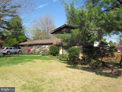 12600 Denmark Dr, Herndon, VA 20171 - photo 2