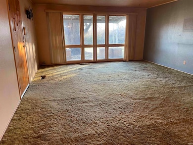 304 E Pickwick Dr, Syracuse, IN 46567 - photo 2