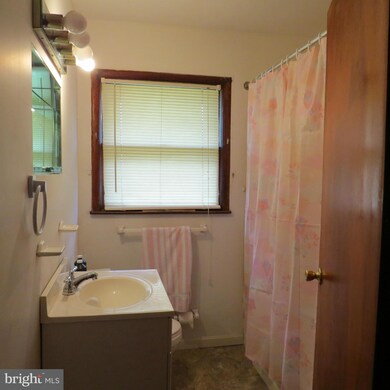 912 Orems Rd, Essex, MD 21221 - photo 5
