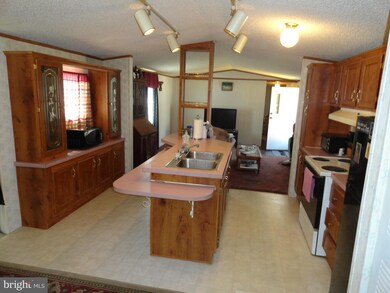 438 Sarah Anne Dr, Lothian, MD 20711 - photo 2