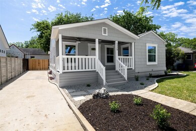 View of front of house featuring ceiling fan, a p