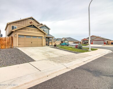 902 Crystal Ave, Moxee, WA 98936 - photo 2