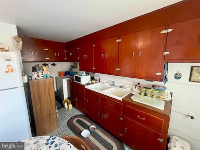 1017 Fredonia Ct, Halethorpe, MD 21227 - photo 4