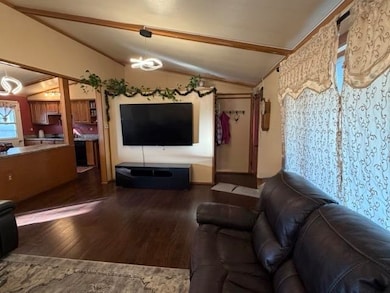 209 Flat Iron Dr, Columbus Junction, IA 52738 - photo 3