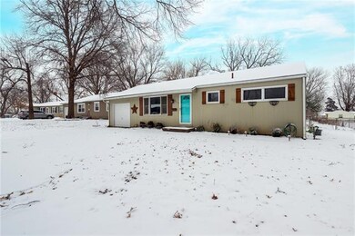 6115 Earnshaw St, Shawnee, KS 66216 - photo 3