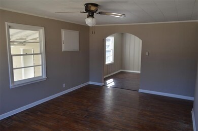 1610 W Johnson St, Denison, TX 75020 - photo 4