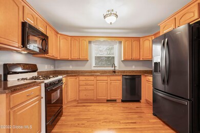 Hommati.com-136_Mountain_View_Ave_NY-01-