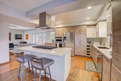 21812 Martinez St, Woodland Hills, CA 91364 - photo 4